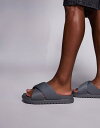【送料無料】 エイソス メンズ サンダル シューズ ASOS DESIGN padded cross over strap sandals in gray Gr...