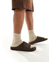 【送料無料】 エイソス メンズ サンダル シューズ ASOS DESIGN slide sandals in stone hairy suede Brown