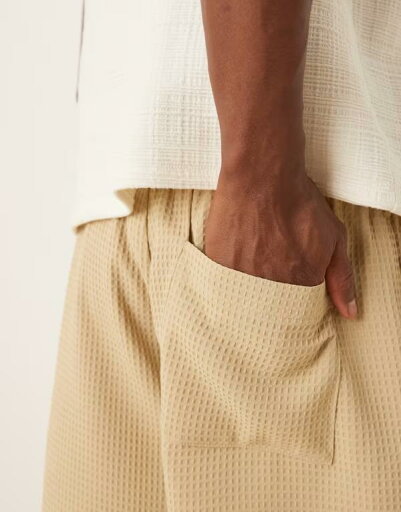 【送料無料】 エイソス メンズ ハーフパンツ・ショーツ ボトムス ASOS DESIGN shorter length waffle shorts in beige BEIGE