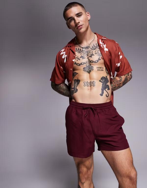 【送料無料】 エイソス メンズ ハーフパンツ・ショーツ 水着 ASOS DESIGN swim shorts in short length in burgundy Burgundy
