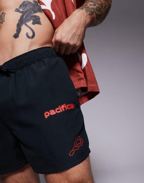 【送料無料】 エイソス メンズ ハーフパンツ・ショーツ 水着 ASOS DESIGN swim shorts in short length in black with placement print Black