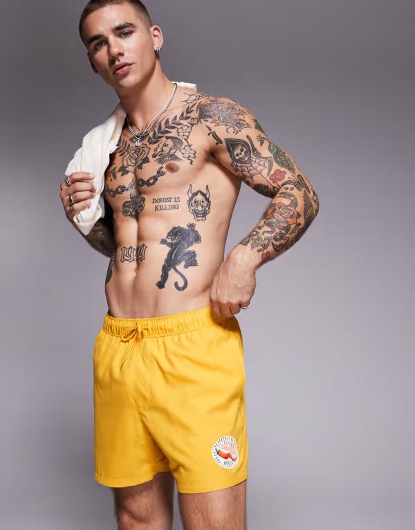 【送料無料】 エイソス メンズ ハーフパンツ・ショーツ 水着 ASOS DESIGN swim shorts in short length in yellow ORANGE