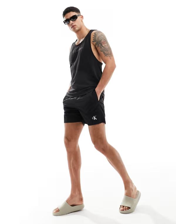 【送料無料】 カルバンクライン メンズ ハーフパンツ・ショーツ 水着 Calvin Klein monogram nylon medium drawstring swim shorts in black Black