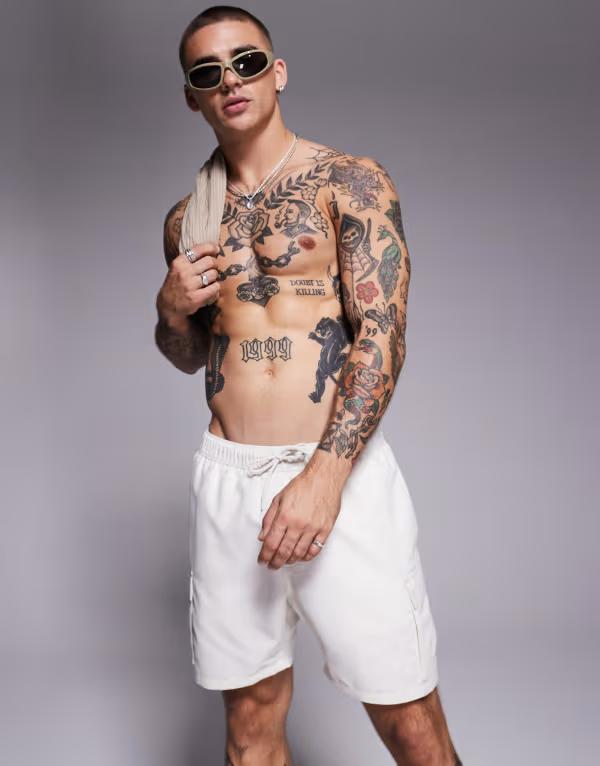 【送料無料】 エイソス メンズ ハーフパンツ・ショーツ 水着 ASOS DESIGN mid length swim shorts with cargo pockets in neutral STONE