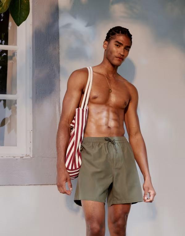 【送料無料】 エイソス メンズ ハーフパンツ・ショーツ 水着 ASOS DESIGN swim shorts in mid length in khaki Khaki