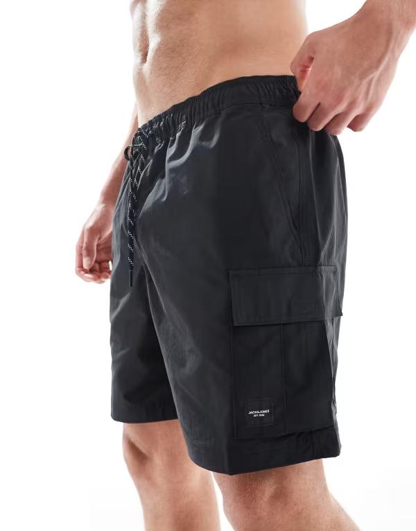 【送料無料】 ジャック アンド ジョーンズ メンズ ハーフパンツ・ショーツ 水着 Jack & Jones swim cargo shorts in black Black