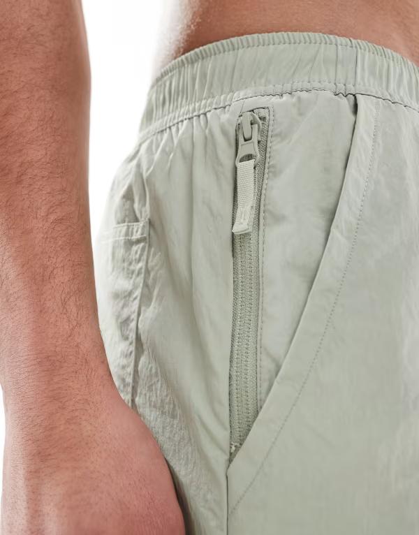 【送料無料】 リバーアイランド メンズ ハーフパンツ・ショーツ 水着 River Island swim shorts in light khaki KHAKI - LIGHT