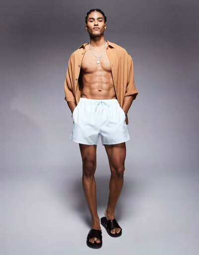 【送料無料】 エイソス メンズ ハーフパンツ・ショーツ 水着 ASOS DESIGN swim shorts in short length in blue and white stripe BLUE