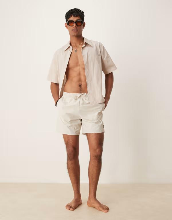 【送料無料】 ライルアンドスコット メンズ ハーフパンツ・ショーツ 水着 Lyle & Scott swim shorts in beige Cove