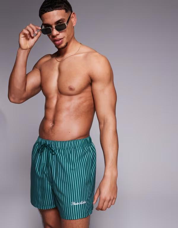【送料無料】 エイソス メンズ ハーフパンツ・ショーツ 水着 ASOS DESIGN swim shorts in short length in green stripe with placement print GREEN