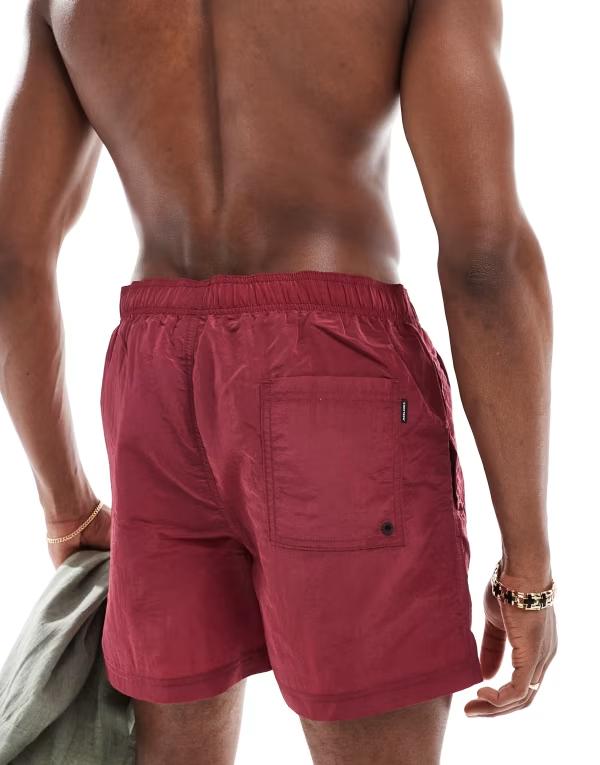 【送料無料】 ジャック アンド ジョーンズ メンズ ハーフパンツ・ショーツ 水着 Jack & Jones swim shorts with original print in burgundy Tibetan red
