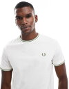 【送料無料】 フレッドペリー メンズ Tシャツ トップス Fred Perry twin tipped T-shirt in beige LGHECRU/OLIVMINT