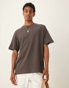 【送料無料】 マンゴ メンズ Tシャツ トップス Mango textured regular fit T-shirt in chocolate Chocolate