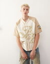 【送料無料】 ベイシング エイプ メンズ Tシャツ トップス AAPE BY A BATHING APE college baseball T-shirt in beige BEIGE