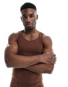 【送料無料】 エイソス メンズ ベスト トップス ASOS DESIGN essential muscle fit tank top in brown Pott...