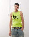 【送料無料】 コルージョン メンズ ベスト トップス COLLUSION muscle fit rib knit tank top in green with official CHARLI XCX BRAT print GREEN