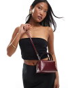 【送料無料】 エイソス レディース クラッチバッグ バッグ ASOS DESIGN textured mini grab clutch with cross-body strap in cherry red Burgundy