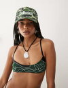 【送料無料】 コルージョン レディース 帽子 アクセサリー COLLUSION camo cap with embroidery in multi print Multi