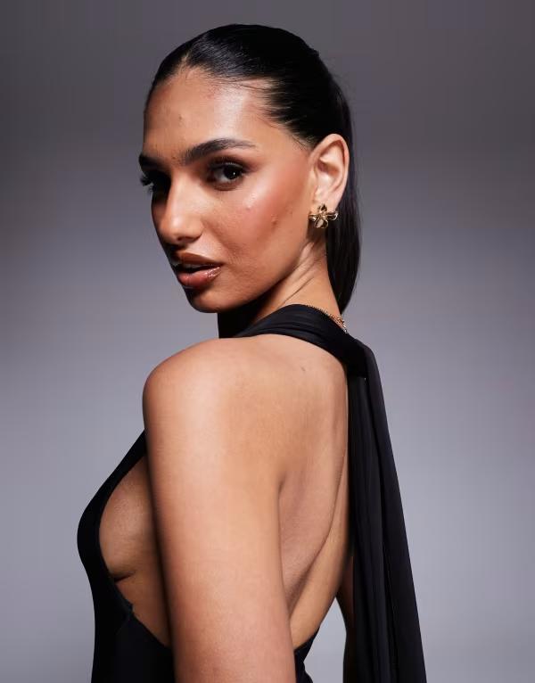 【送料無料】 ファッションキラ レディース ワンピース トップス Fashionkilla double sculpted slinky open back knot detail maxi dress in black Black