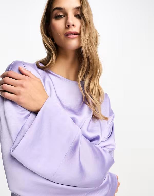 【送料無料】 エイソス レディース ワンピース トップス ASOS DESIGN satin crew neck mini dress with dolphin hem and deep cuffs in lilac LILAC