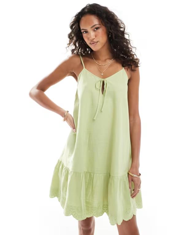 【送料無料】 ネイティブユース レディース ワンピース トップス Native Youth linen look cami mini dress in sage green SAGE GREEN