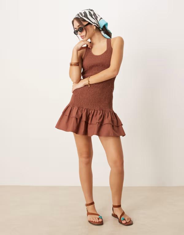 エイソス レディース トップス ワンピース フリル裾 ミニワンピース フリル ミニ ASOS DESIGN racer neck shirred ruffle hem mini dress in chocolate chocolate チョコレート