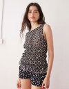 【送料無料】 コルージョン レディース ベスト トップス COLLUSION chiffon polka dot shirred tank top in bla...