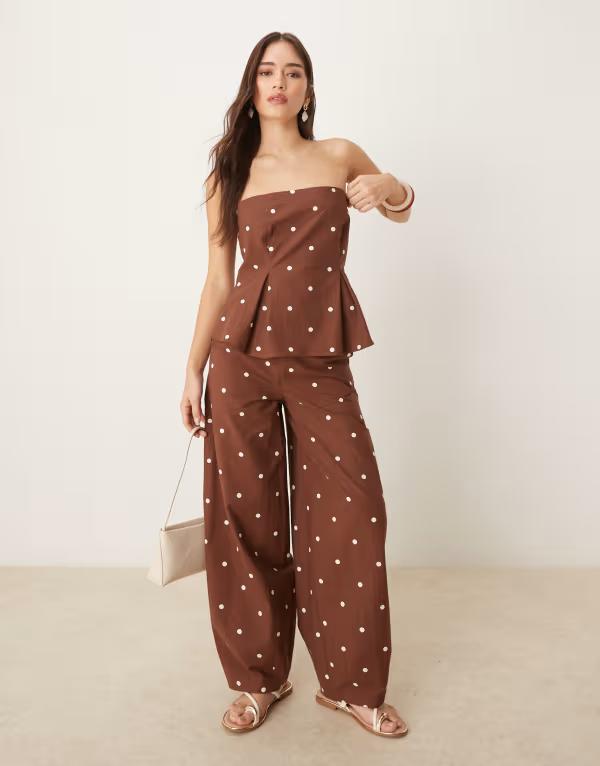 エイソス レディース ボトムス カジュアルパンツ ドット パンツ リネン ASOS DESIGN linen blend barrel leg pants in chocolate polka dots - part of a set Chocolate Polka Dot チョコレート