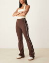 【送料無料】 エイソス レディース カジュアルパンツ ボトムス ASOS DESIGN rib knit kick flare pants with piping in brown and cream Brown and cream