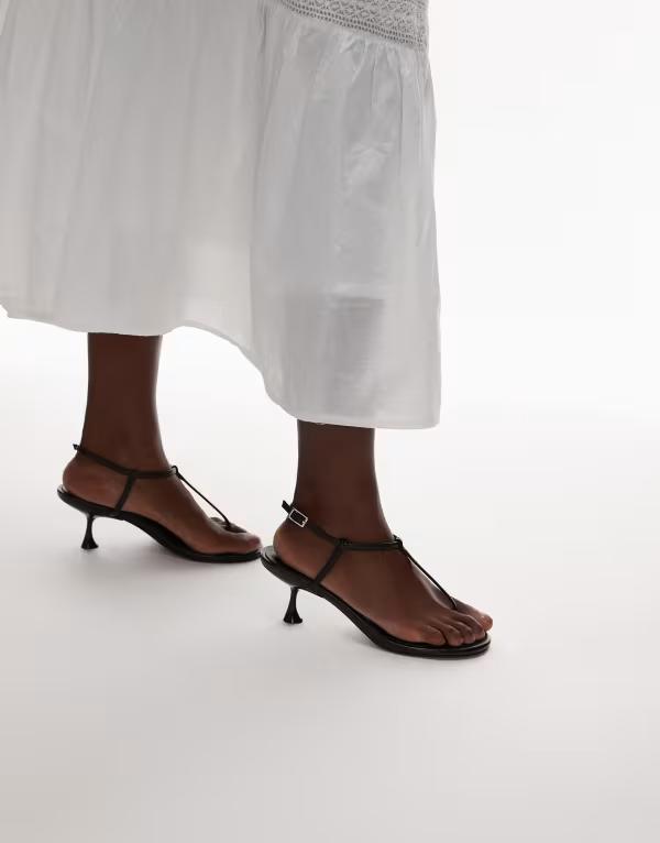 【送料無料】 トップショップ レディース サンダル シューズ Topshop Imani toe thong mid heel sandals in black Black