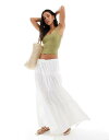 【送料無料】 ミスセルフフリッジ レディース スカート ボトムス Miss Selfridge tiered maxi skirt in white WHITE