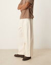 【送料無料】 エイソス メンズ カジュアルパンツ ボトムス ASOS DESIGN oversized baggy pants in cream with pleats CREAM