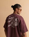 【送料無料】 エイソス メンズ Tシャツ トップス ASOS DESIGN heavyweight oversized t-shirt with sport back graphic in burgundy Decadent Chocolate