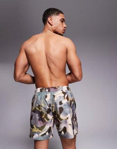 【送料無料】 エイソス メンズ ハーフパンツ・ショーツ 水着 ASOS DESIGN swim shorts in mid length in green camo print GREEN
