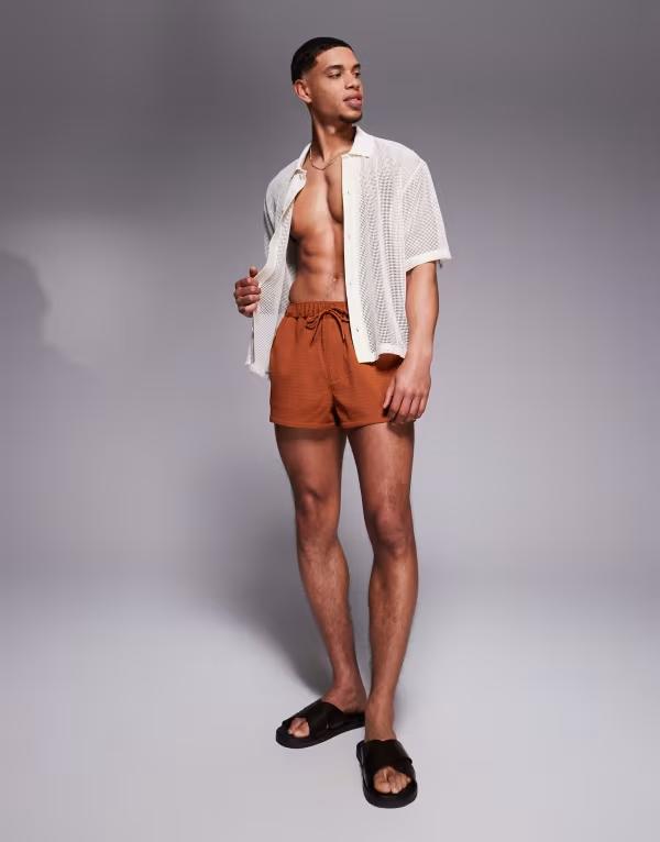 【送料無料】 エイソス メンズ ハーフパンツ・ショーツ 水着 ASOS DESIGN swim shorts in super short length in orange RUST