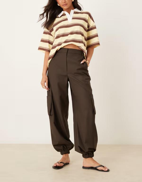 エイソス レディース ボトムス カジュアルパンツ ストレート パンツ ASOS DESIGN tailored straight leg pants with cuff and utility pocket detail in chocolate Chocolate チョコレート