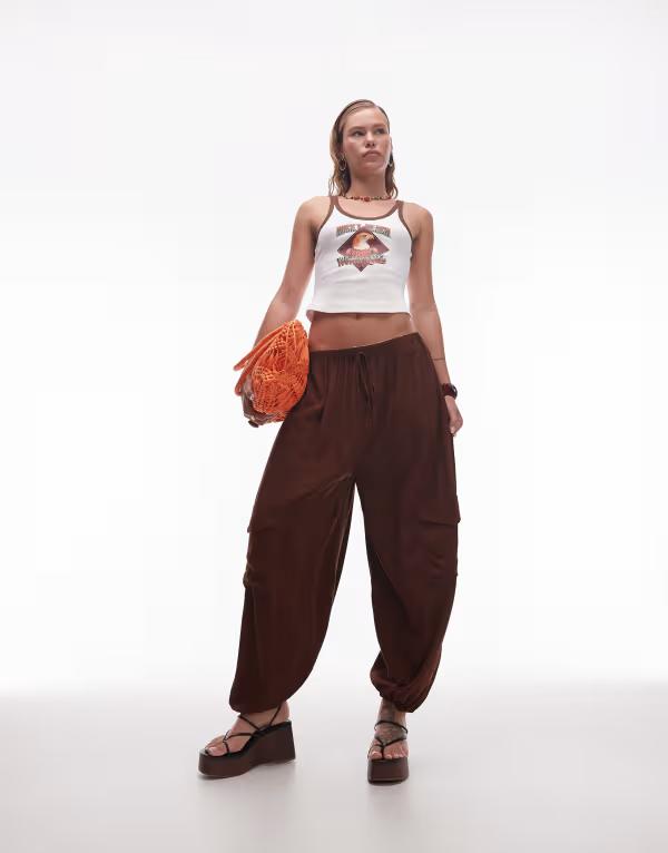 エイソス レディース ボトムス カジュアルパンツ パンツ ASOS DESIGN textured utility pocket balloon pants in chocolate Chocolate チョコレート