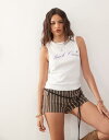 【送料無料】 コルージョン レディース ベスト トップス COLLUSION printed pointelle tank top in white WHITE