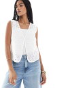 【送料無料】 ストラディバリウス レディース ベスト トップス Stradivarius embroidery tank top in white WHITE
