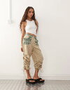 【送料無料】 コルージョン レディース ハーフパンツ・ショーツ ボトムス COLLUSION low rise ruched side capri in green plaid Green check