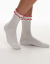 【送料無料】 トップショップ レディース 靴下 アンダーウェア Topshop Daphne double ruffle socks in white with...