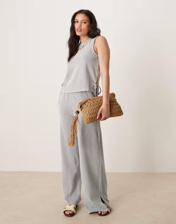 【送料無料】 ヴィラ レディース カジュアルパンツ ボトムス Vila textured striped wide leg pants in black and cream - part of a set Black beauty