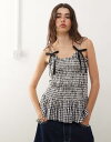 【送料無料】 コルージョン レディース シャツ トップス COLLUSION shirred cami top with bow details in blac...