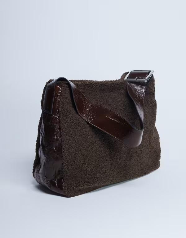 トップショップ レディース バッグ トートバッグ コントラスト Topshop Tish shearling tote bag with contrast strap in chocolate Chocolate チョコレート