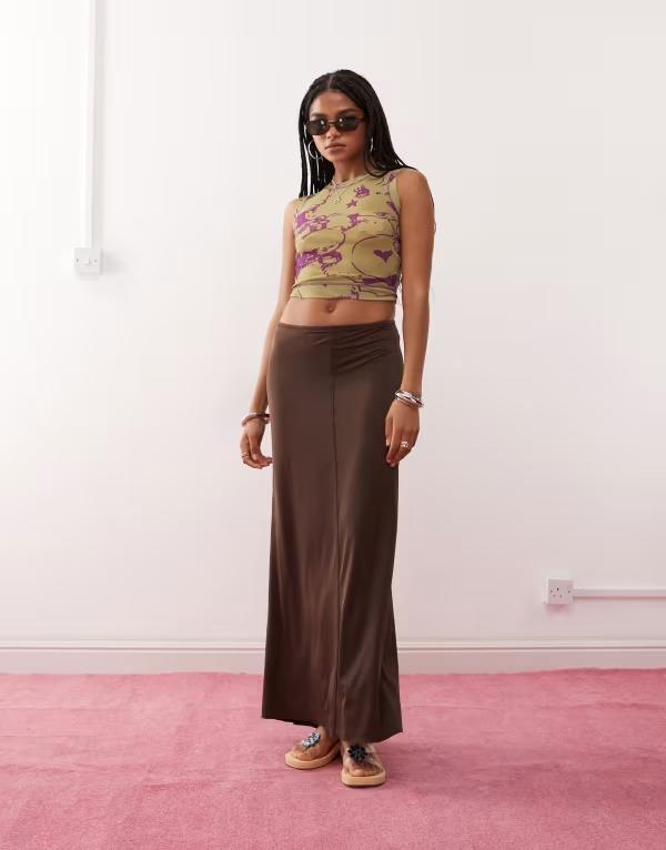 モンキ レディース ボトムス スカート ジャージー マキシ Monki jersey floaty maxi skirt in dark chocolate Chocolate brown ブラウン