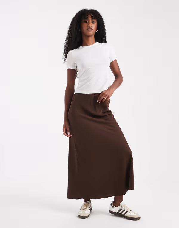 ピーシーズ レディース ボトムス スカート ミディ サテン Pieces matte satin midi skirt in chocolate Hot fudge ブラウン