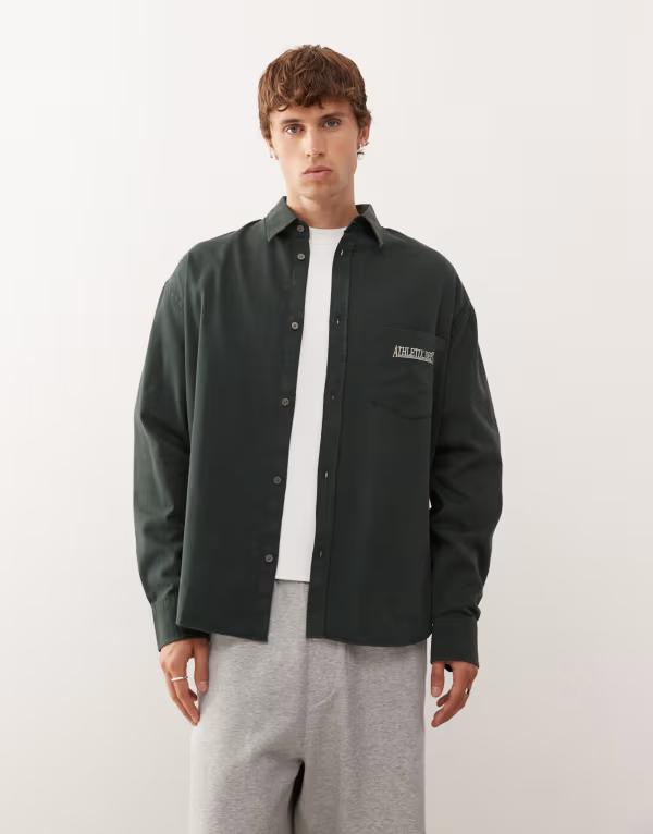 ウィークデイ メンズ トップス シャツ オーバーサイズフィット Weekday oversized fit long sleeve shirt with text embroidery in dark Dark green グリーン