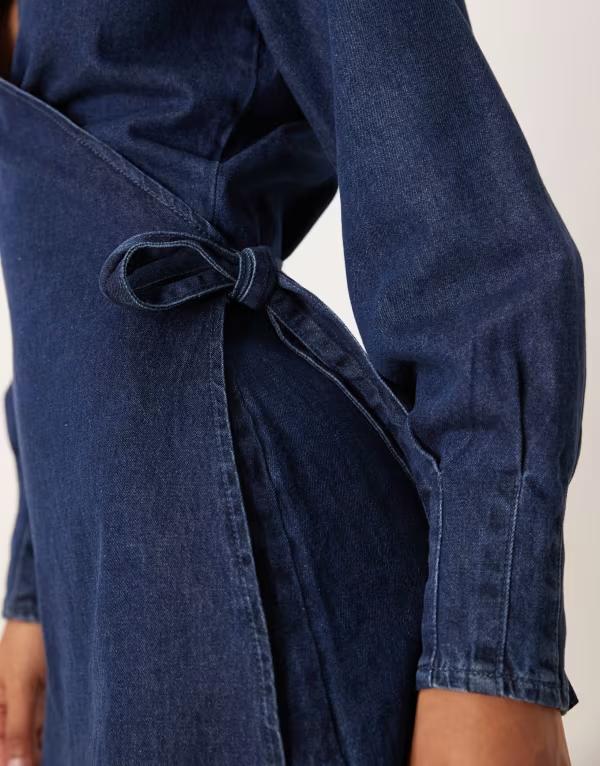 【送料無料】 エイソス レディース ワンピース トップス ASOS DESIGN denim long sleeve wrap mini dress with pleat cuff detail in rinse Rinse