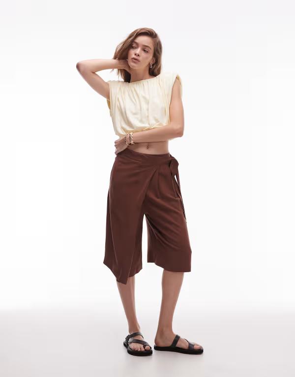 エイソス レディース ボトムス ハーフパンツ・ショーツ ショートパンツ リネン ASOS DESIGN linen blend wrap front bermuda shorts in chocolate Chocolate チョコレート