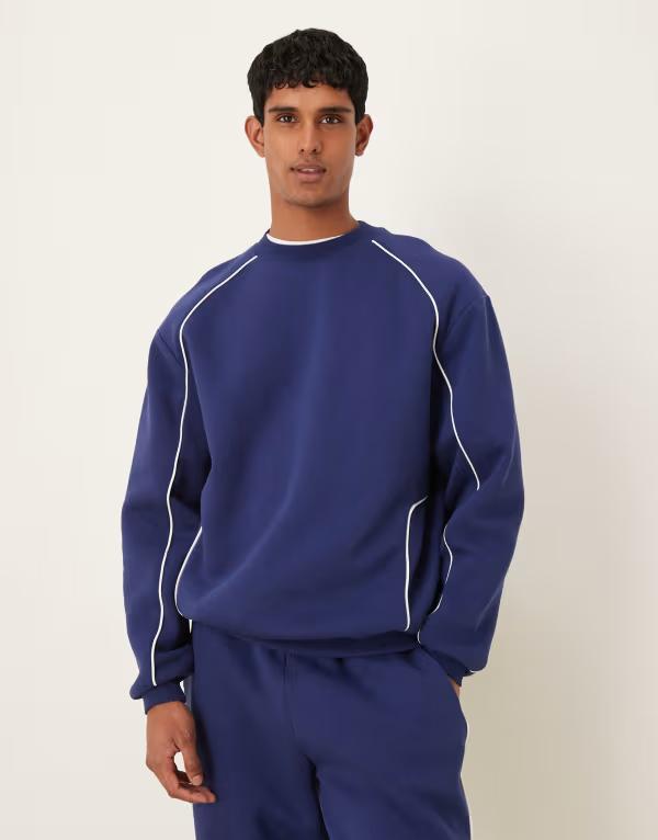 【送料無料】 エイソス メンズ パーカー・スウェット アウター ASOS DESIGN oversized sweatshirt with white piping in blue Medieval Blue
